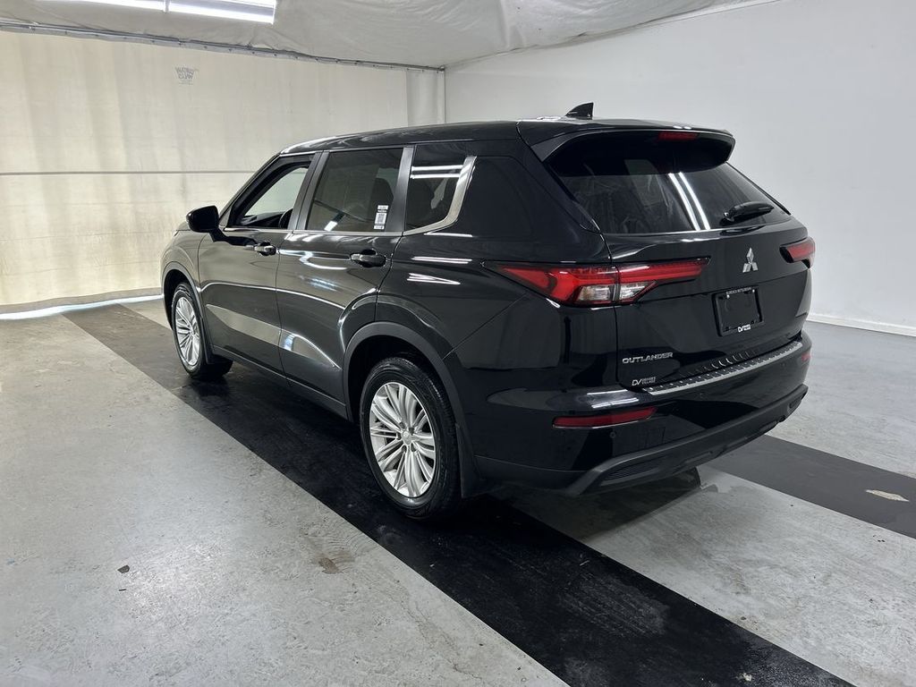 2022 Mitsubishi Outlander ES - Photo 7