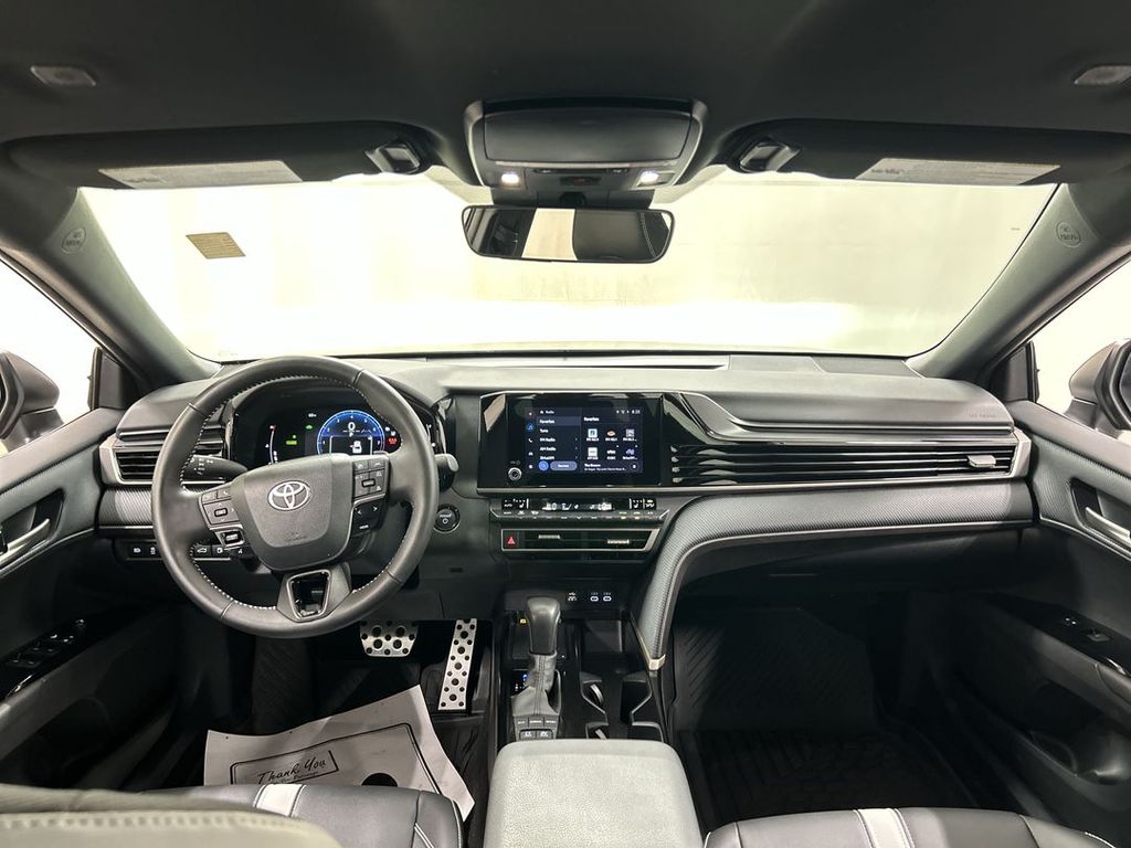 2025 Toyota Camry SE - Photo 17