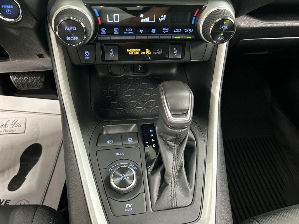 2022 Toyota RAV4 SE - Photo 17