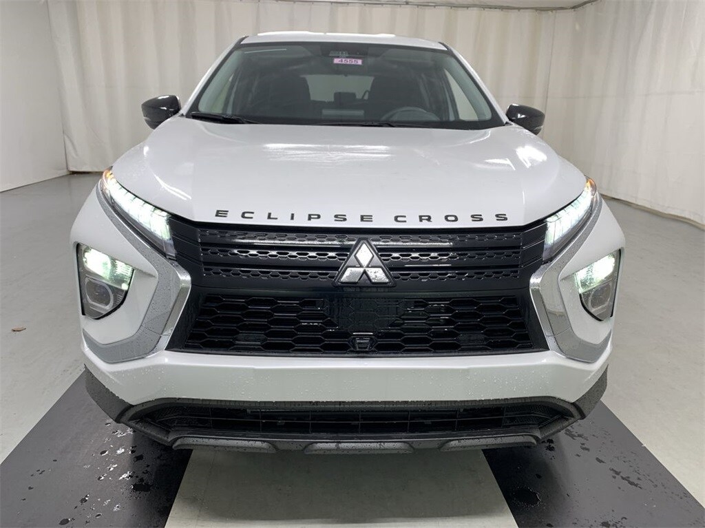 2024 Mitsubishi Eclipse Cross LE photo 3