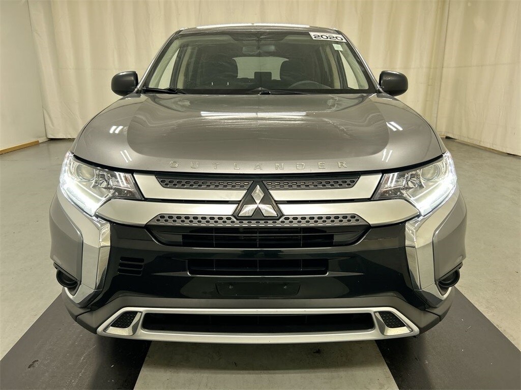 2020 Mitsubishi Outlander ES photo 3