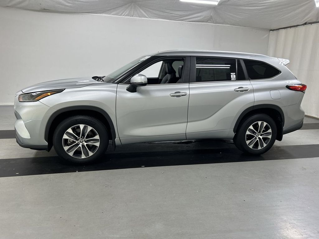 2023 Toyota Highlander XLE - Photo 6