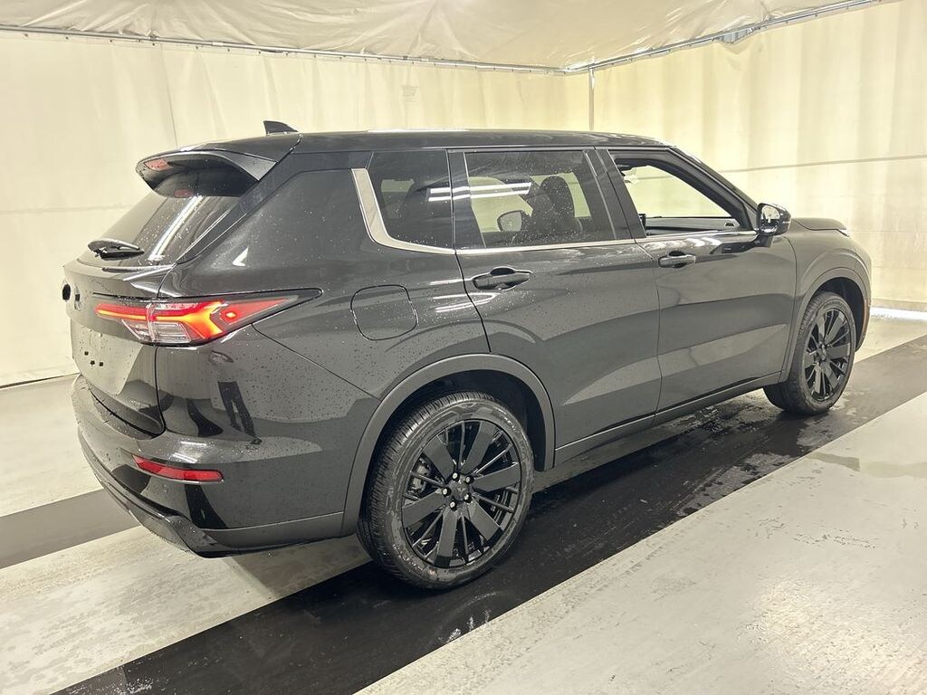 New 2026 Mitsubishi Outlander LE SUV