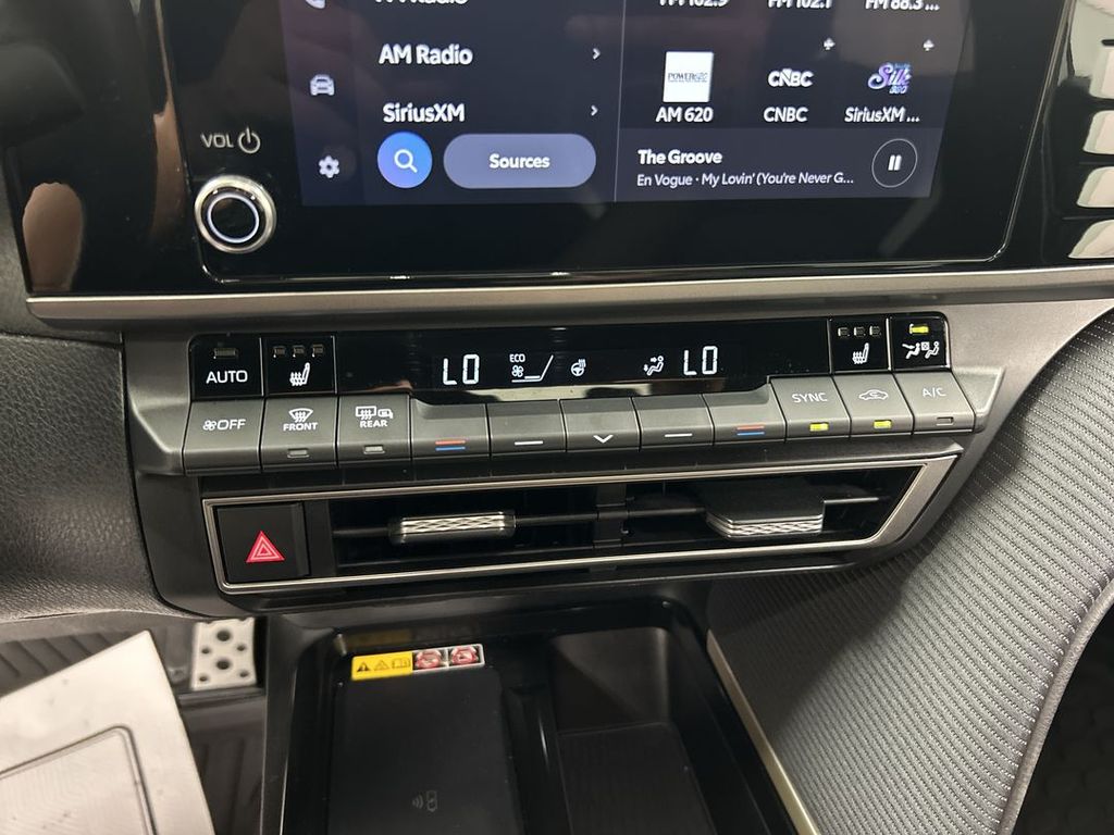 2025 Toyota Camry SE - Photo 15