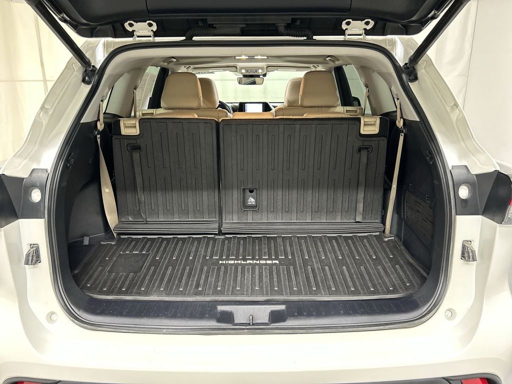 2021 Toyota Highlander XLE - Photo 24