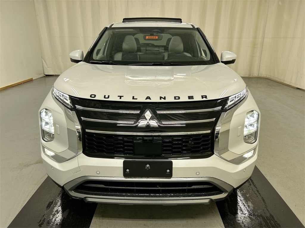 New 2025 Mitsubishi Outlander SE SUV