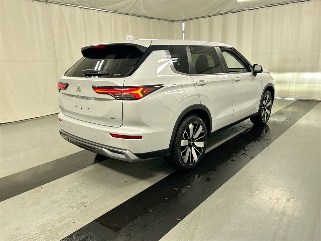New 2025 Mitsubishi Outlander SE SUV