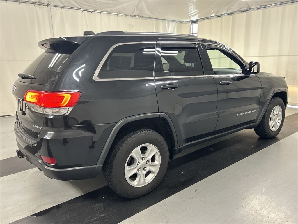 Used 2016 Jeep Grand Cherokee Laredo E with VIN 1C4RJFAG9GC332613 for sale in Cicero, NY