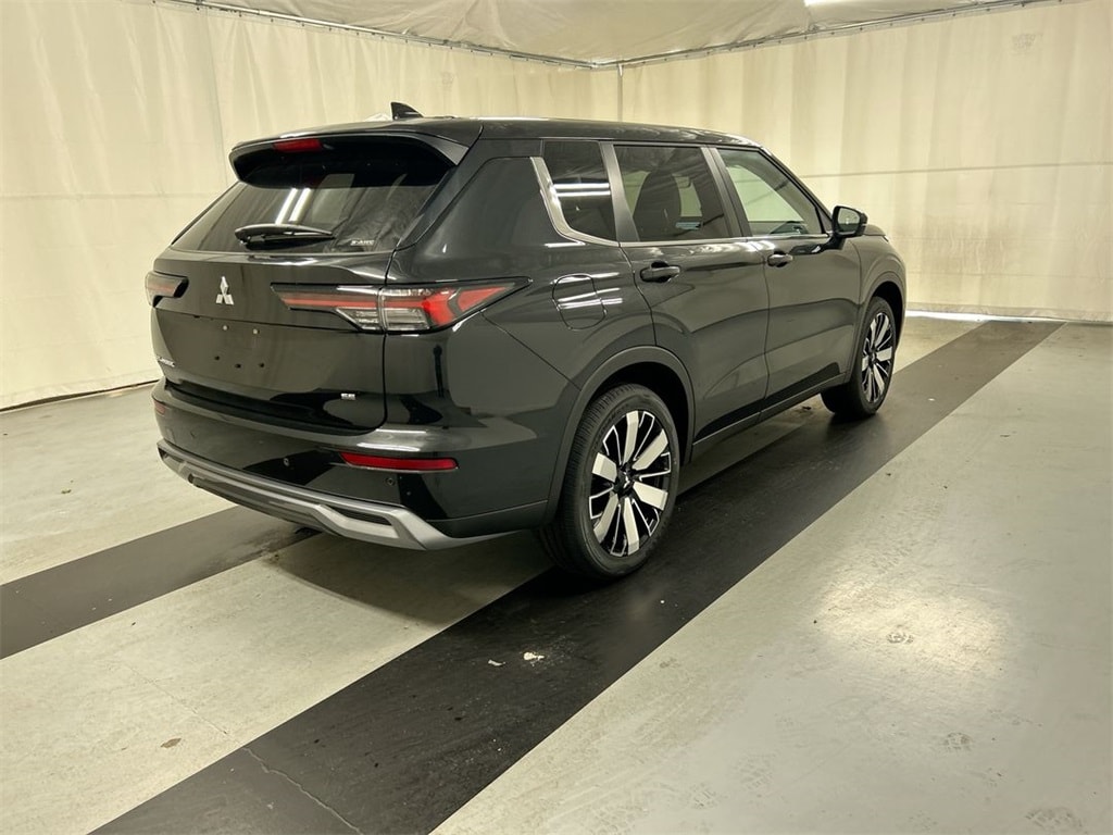 New 2025 Mitsubishi Outlander SE SUV