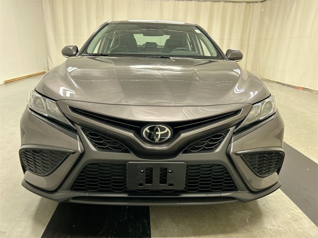 2023 Toyota Camry SE photo 3