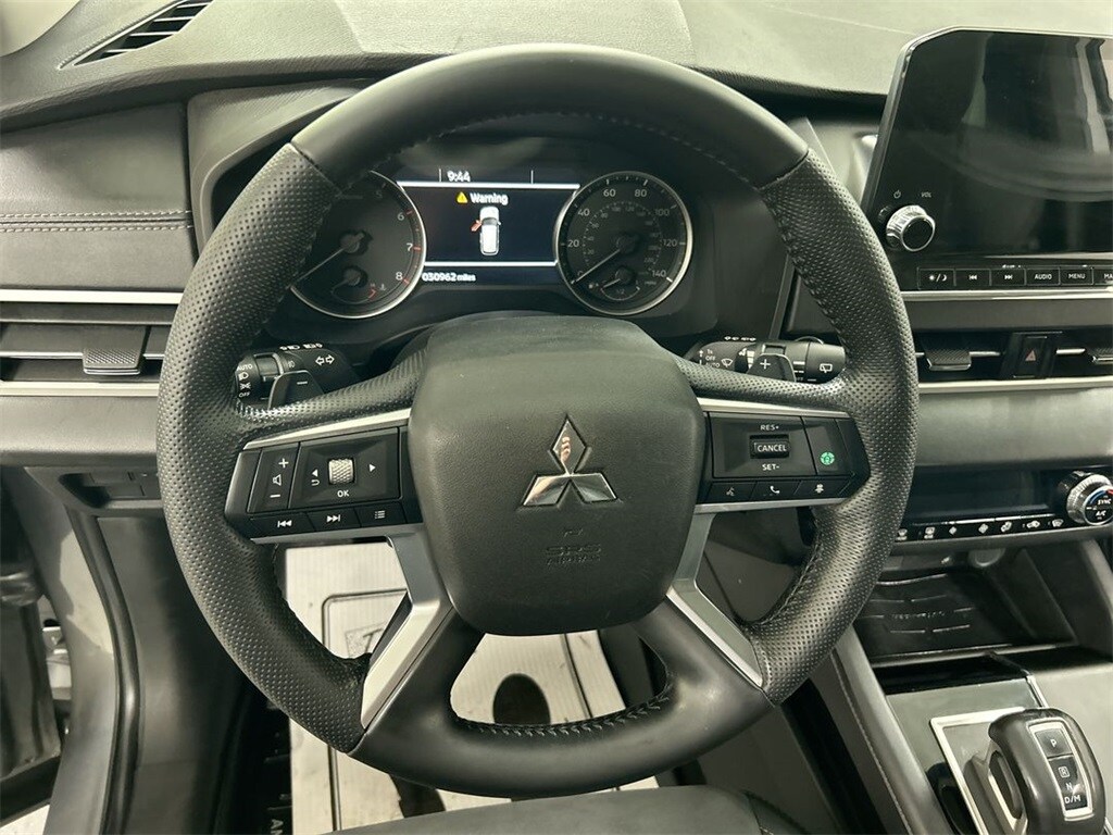 2023 Mitsubishi Outlander SE photo 4