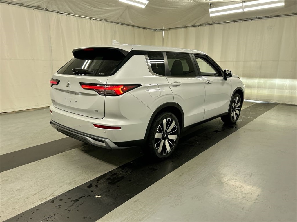 New 2025 Mitsubishi Outlander SE SUV