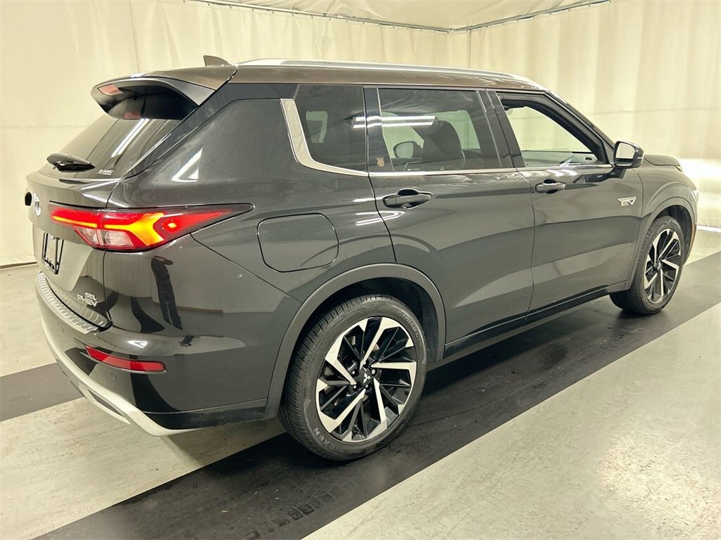 2023 Mitsubishi Outlander PHEV 40th Anniversary Edition photo 2