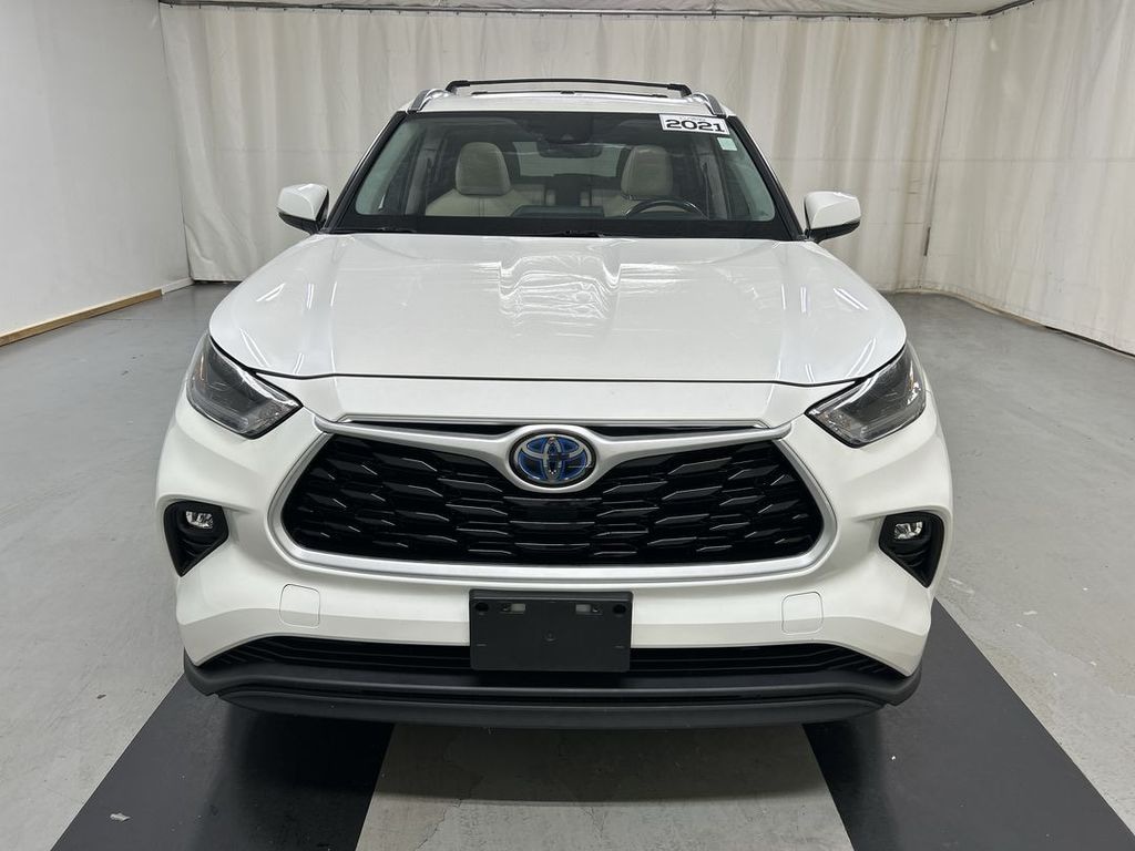 Used 2021 Toyota Highlander Hybrid XLE SUV
