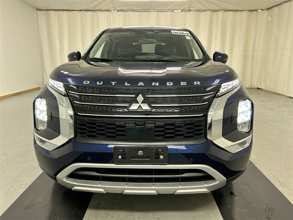 2024 Mitsubishi Outlander SE photo 3