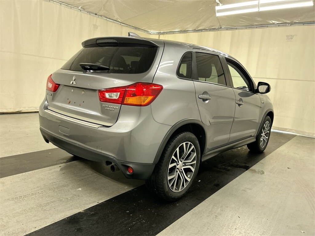 2017 Mitsubishi Outlander Sport ES photo 2