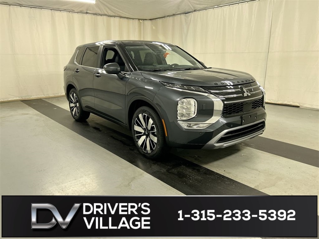 2025 Mitsubishi Outlander SE's photo