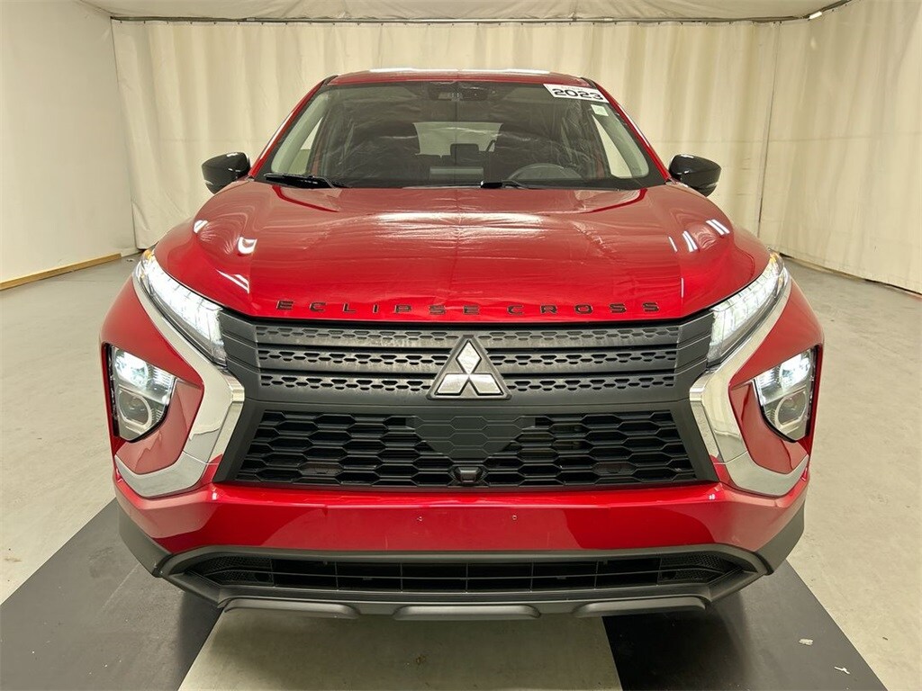 2023 Mitsubishi Eclipse Cross LE photo 3