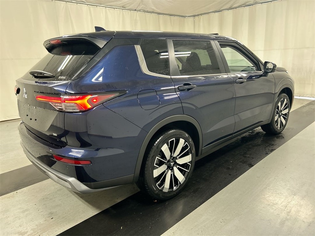 New 2025 Mitsubishi Outlander SE SUV