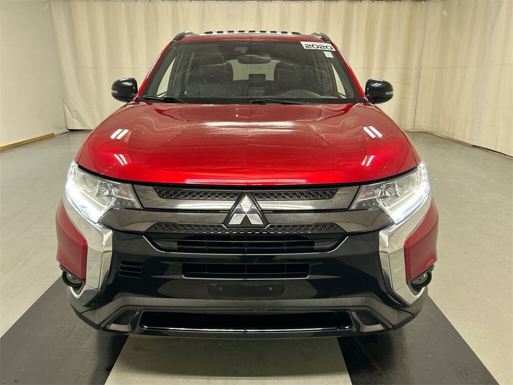 2020 Mitsubishi Outlander LE photo 3