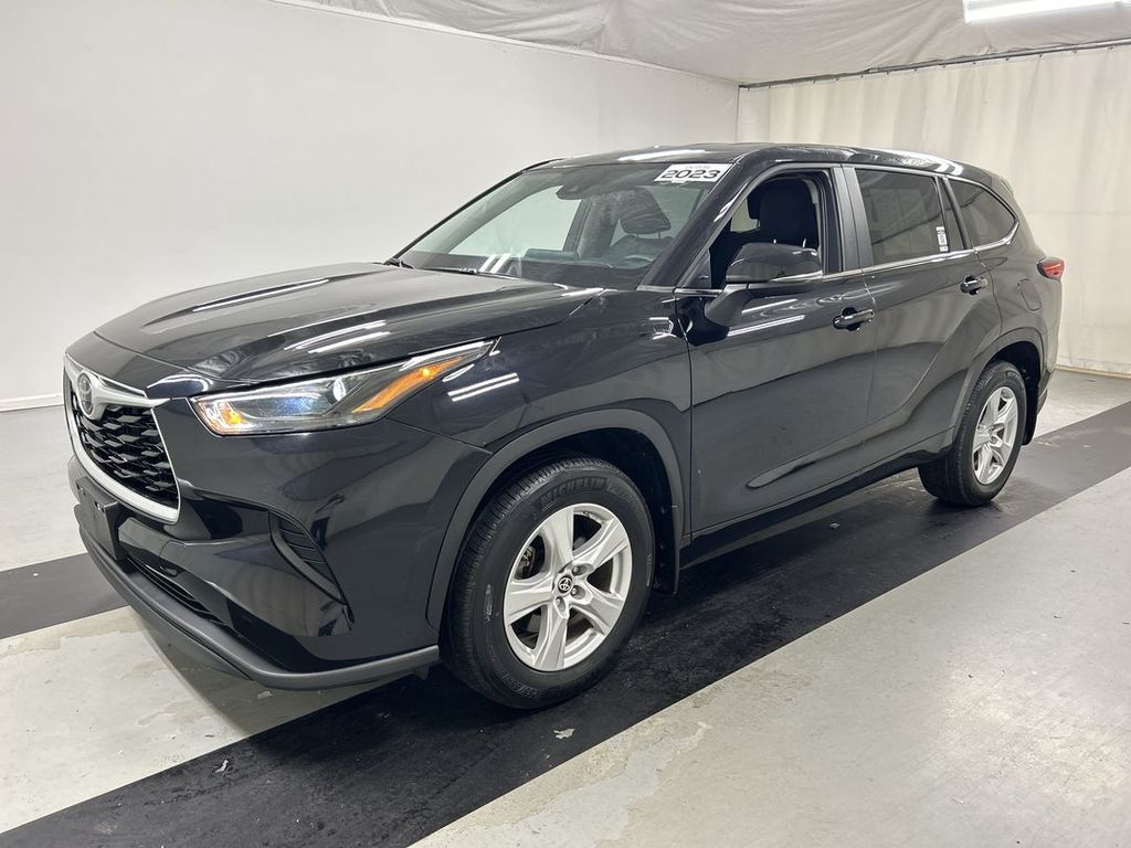 2023 Toyota Highlander L - Photo 5