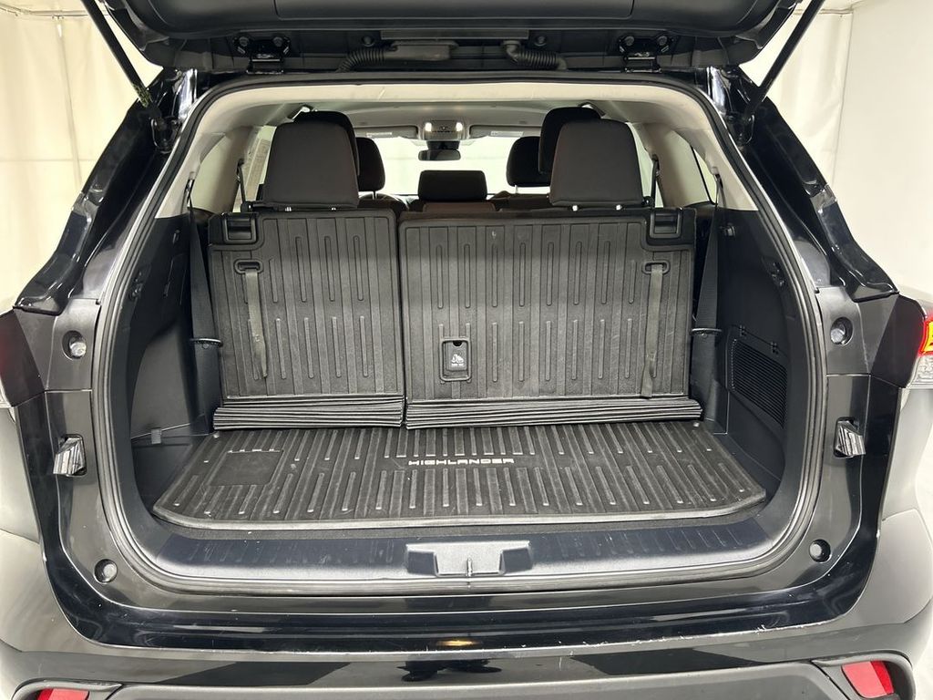2023 Toyota Highlander L - Photo 22
