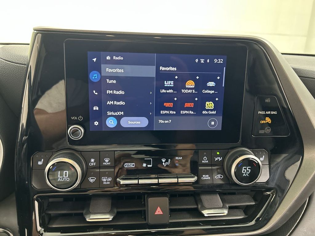 2023 Toyota Highlander XLE - Photo 14