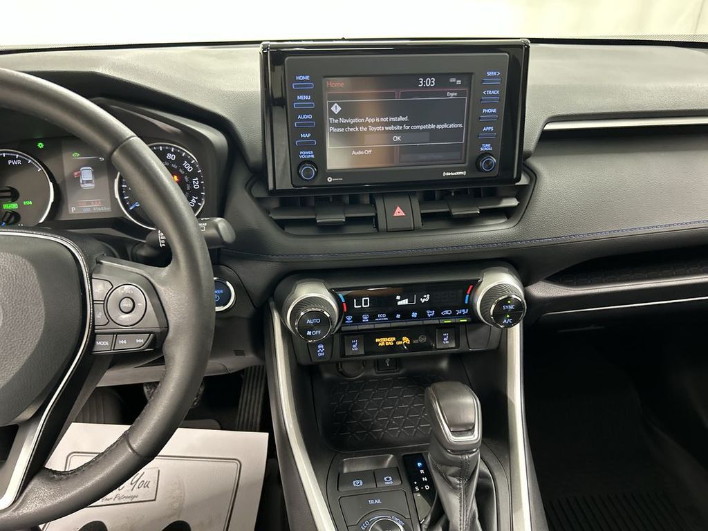 2022 Toyota RAV4 SE - Photo 18
