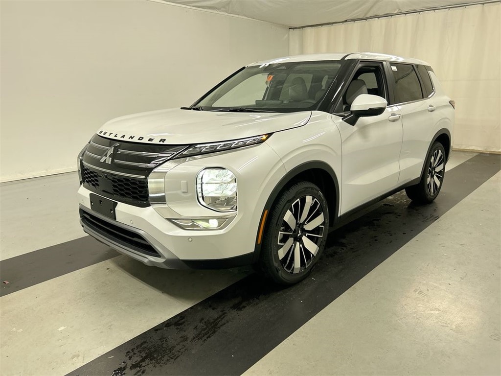 New 2025 Mitsubishi Outlander SE SUV
