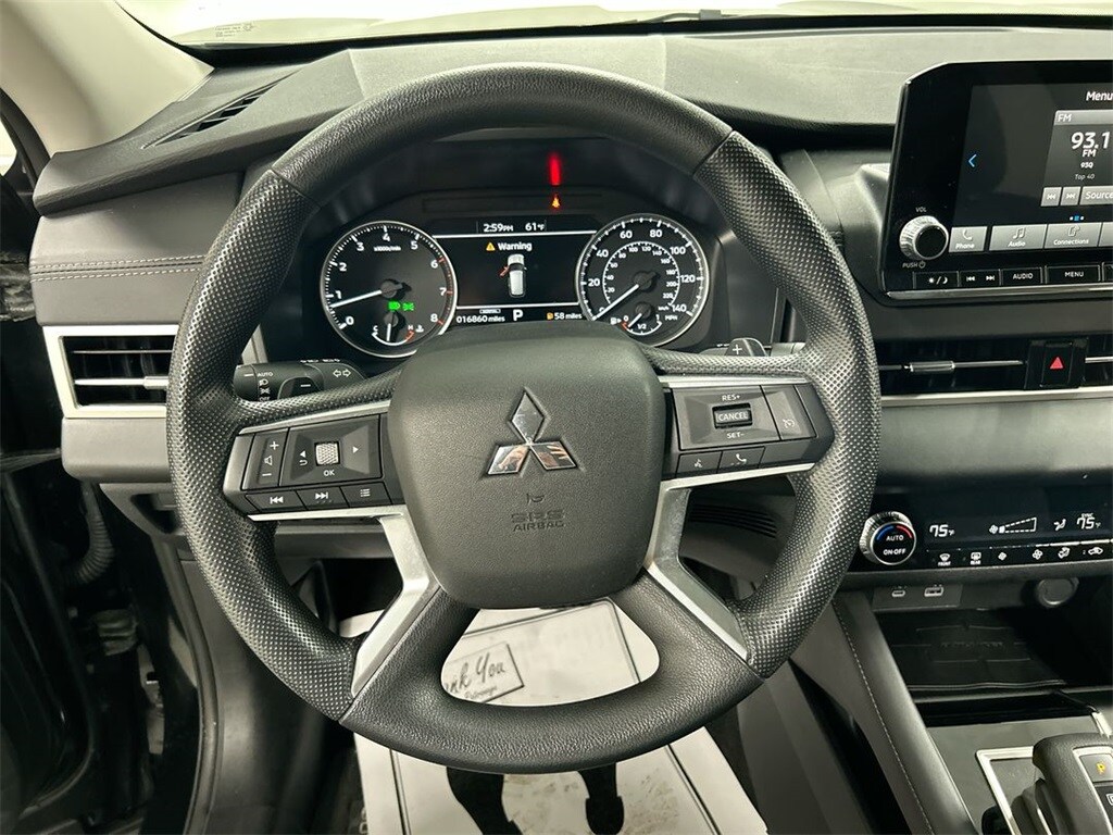 2024 Mitsubishi Outlander ES photo 3