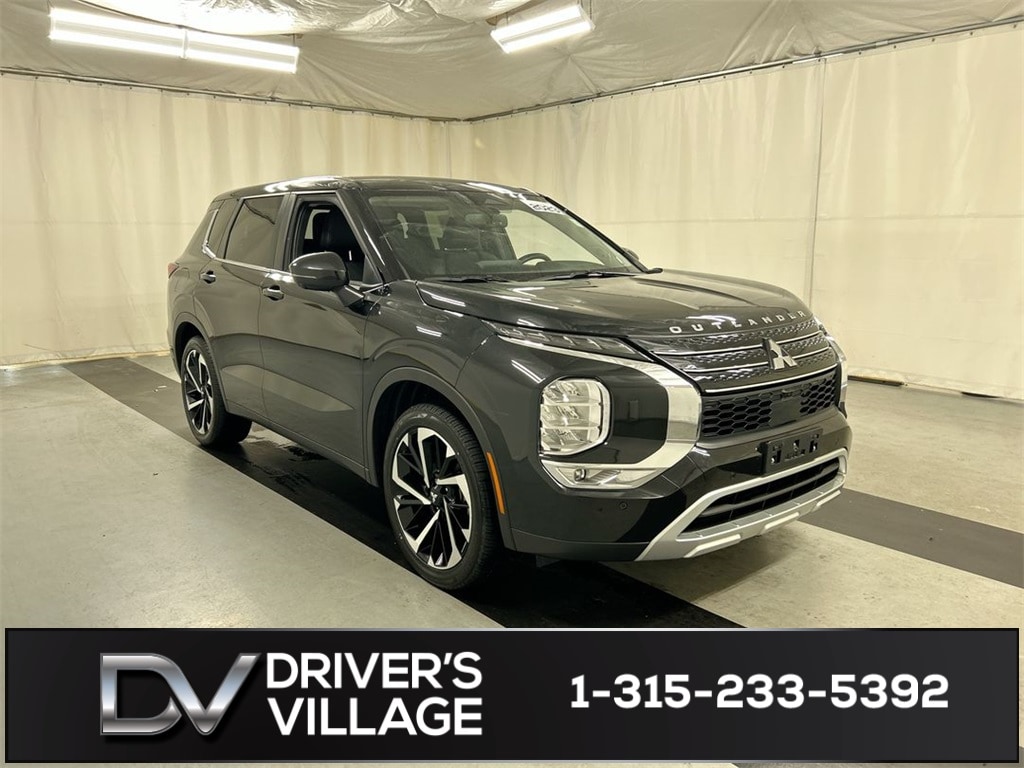 2023 Mitsubishi Outlander SE's photo