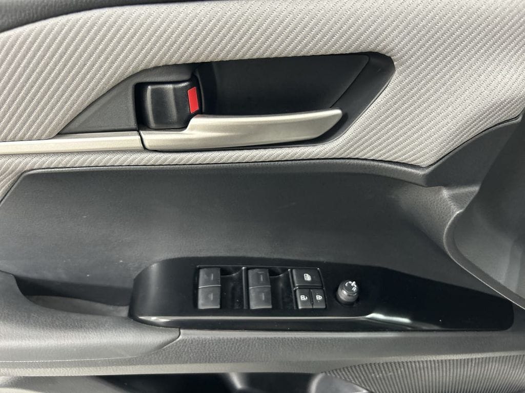2025 Toyota Camry SE - Photo 11