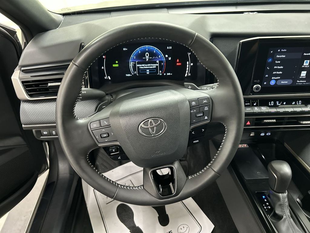 2025 Toyota Camry SE - Photo 4