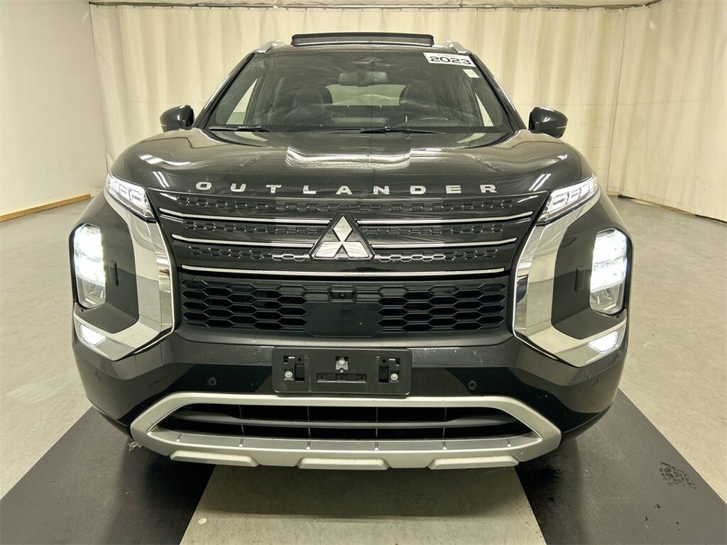 2023 Mitsubishi Outlander PHEV 40th Anniversary Edition photo 3