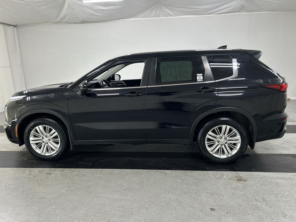 2022 Mitsubishi Outlander ES - Photo 6