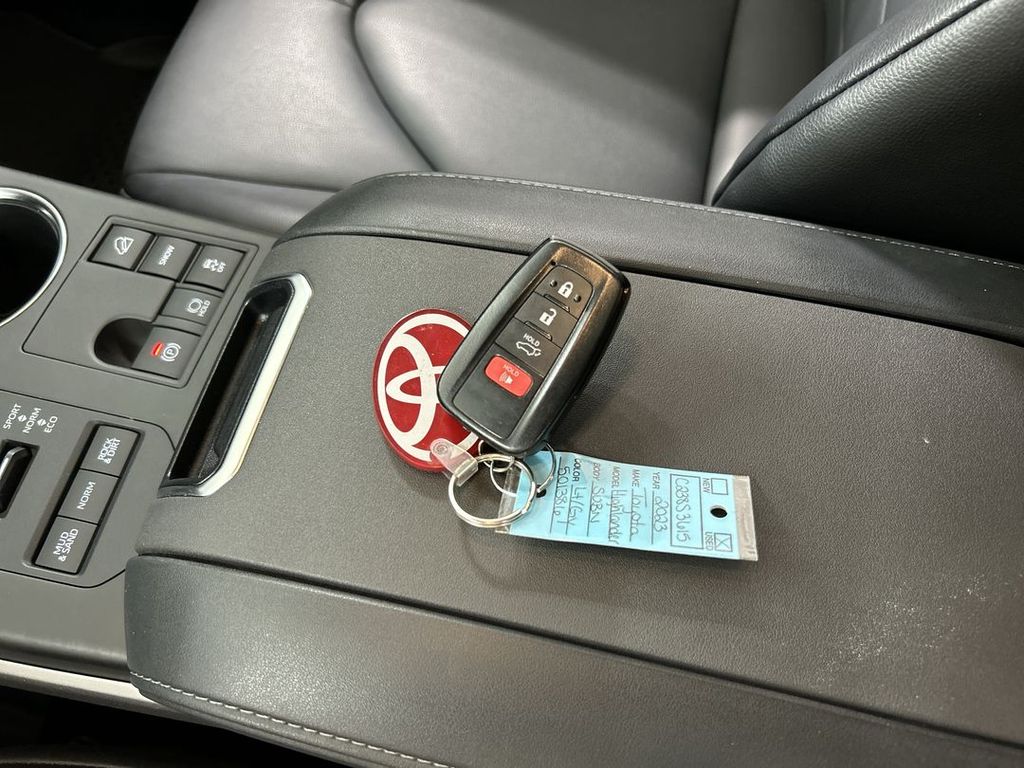 2023 Toyota Highlander XLE - Photo 12