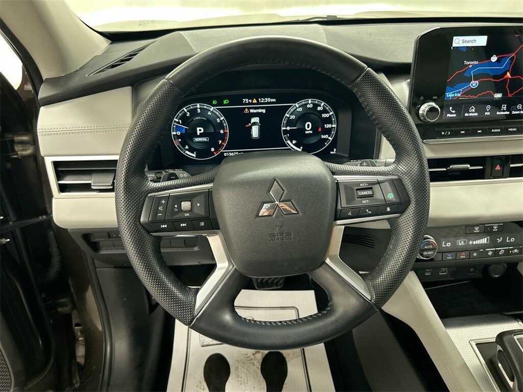2023 Mitsubishi Outlander SEL photo 3