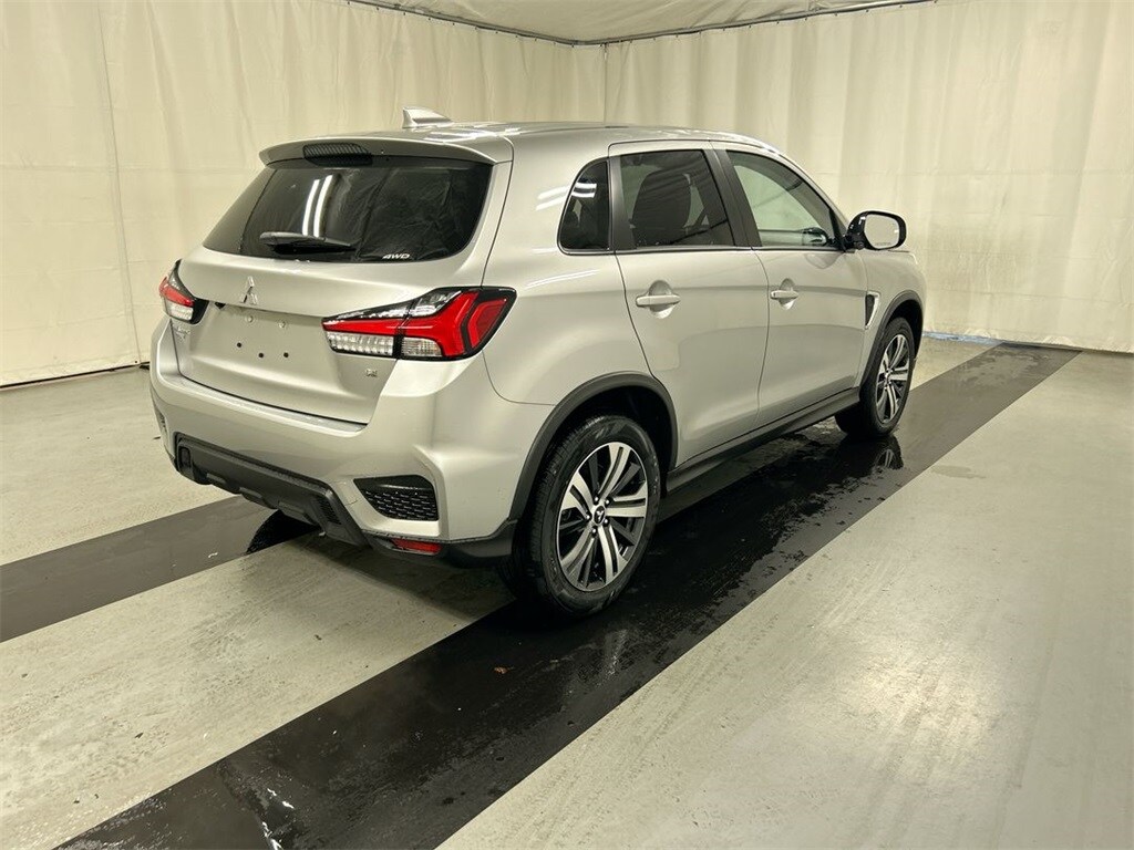 2025 Mitsubishi Outlander Sport SE photo 2