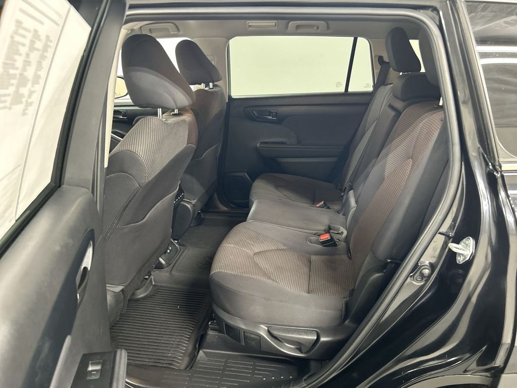 2023 Toyota Highlander L - Photo 19