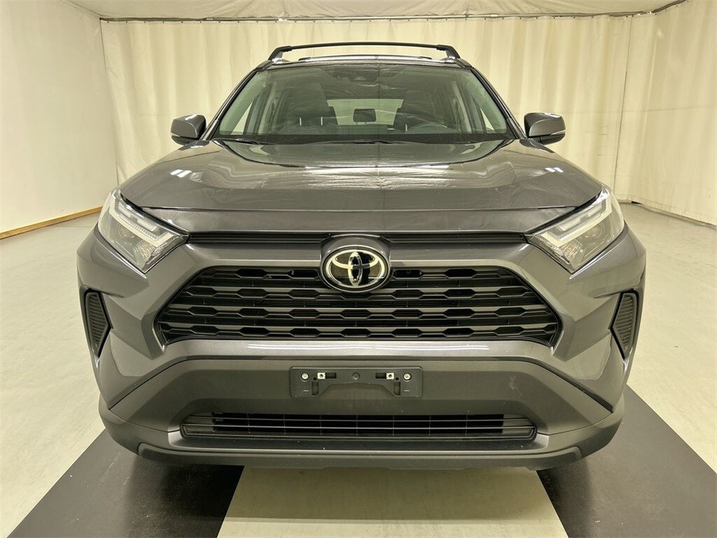 2022 Toyota RAV4 XLE photo 3