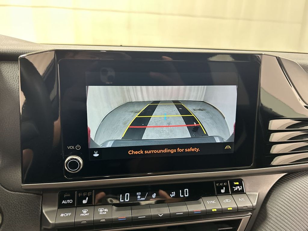 2025 Toyota Camry SE - Photo 14