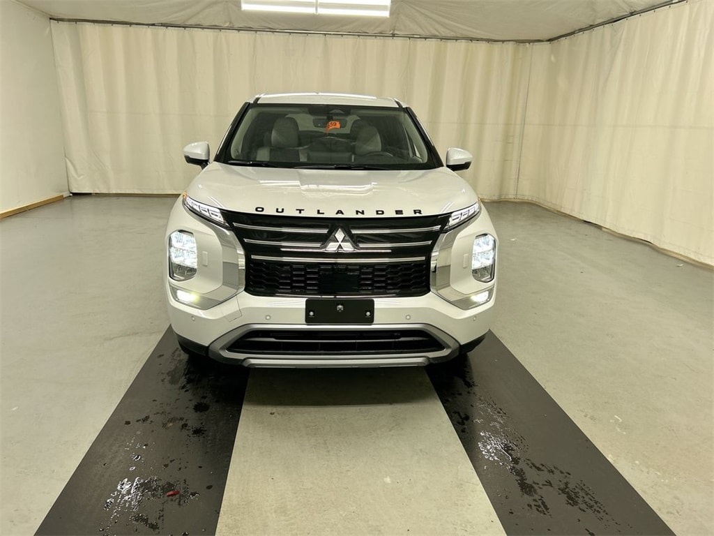 New 2025 Mitsubishi Outlander SE SUV