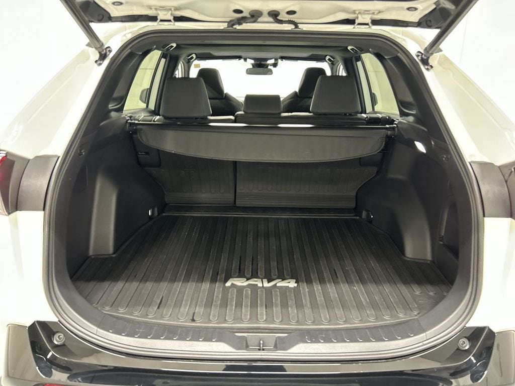 2022 Toyota RAV4 SE - Photo 22