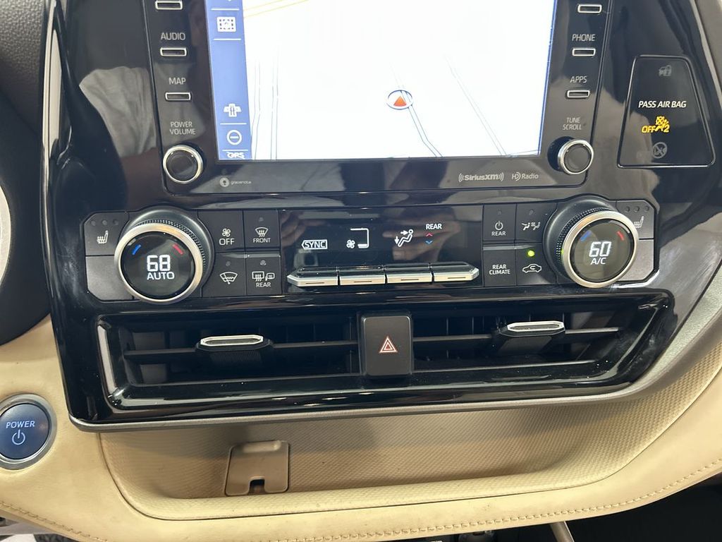 2021 Toyota Highlander XLE - Photo 17