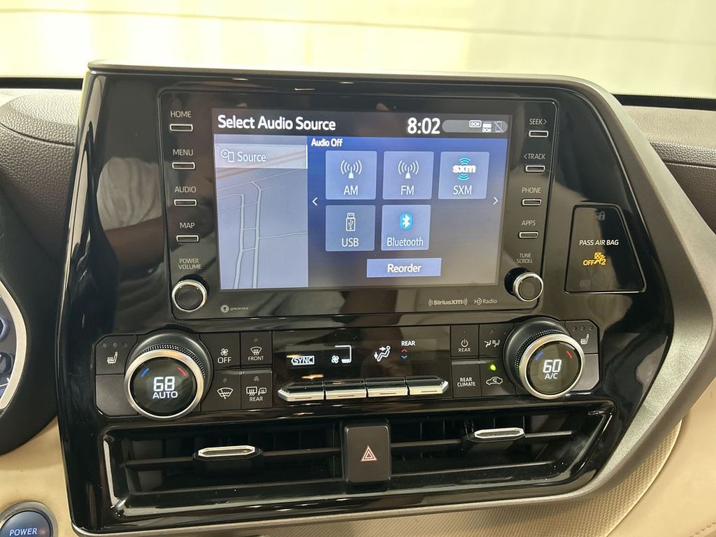 2021 Toyota Highlander XLE - Photo 14