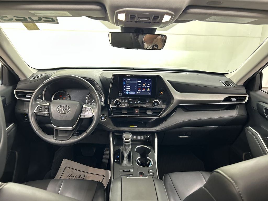 2023 Toyota Highlander XLE - Photo 18