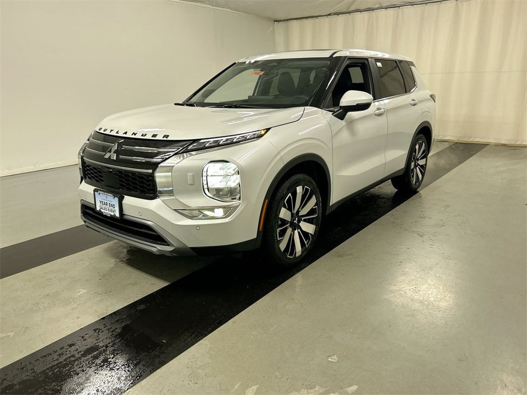 New 2025 Mitsubishi Outlander SE SUV