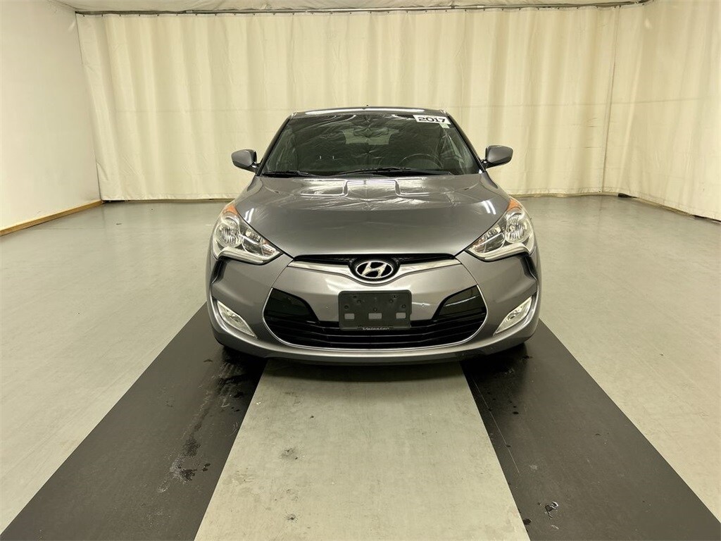 2017 Hyundai Veloster Value Edition photo 3