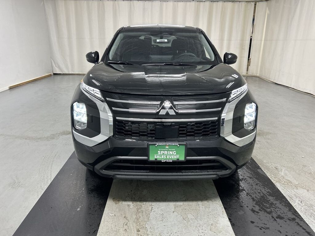 New 2026 Mitsubishi Outlander ES SUV