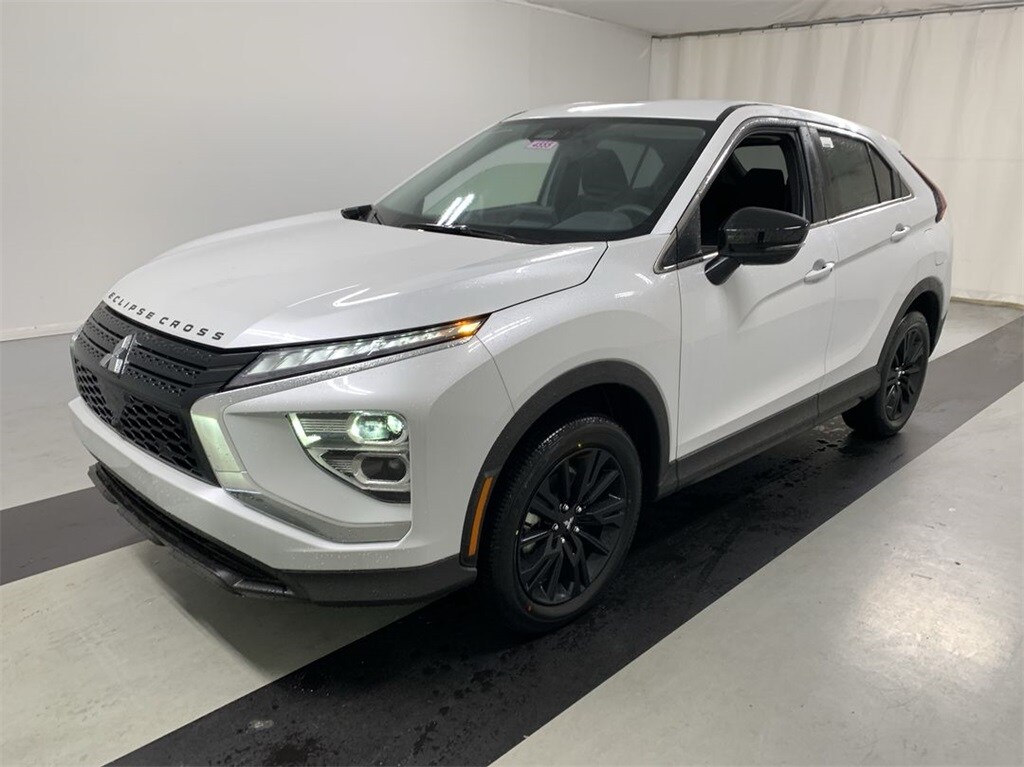 2024 Mitsubishi Eclipse Cross LE photo 4